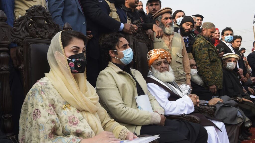 حکومتی پابندی کے باوجود پشاور میں پی ڈی ایم کے جلسے کا سٹیج لگ گیا، کون کون خطاب کرے گا؟