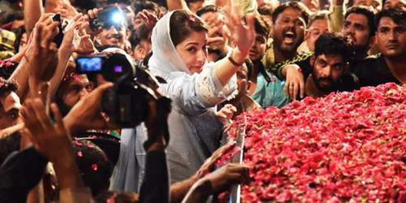 مریم نواز بال بال بچیں ملتان جلسے کے شرکاء میں کھلبلی مچ گئی