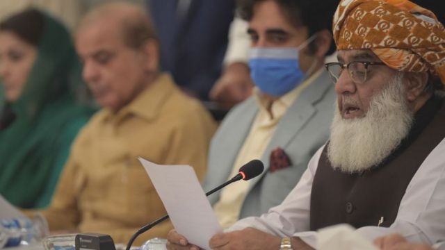 حکومت کی جانب سے مذاکرات کی پیش کش مسترد، پی ڈی ایم جماعتوں کے ارکان سے 31 دسمبر تک استعفے جمع کرنے کا اعلان کر دیا گیا